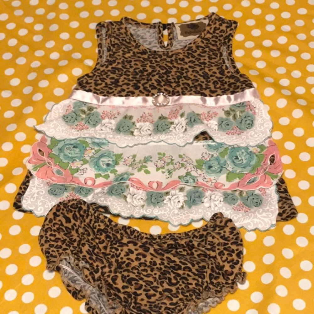 2 pc leopard with handkerchief accents